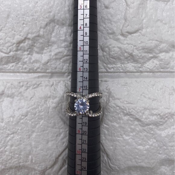 Silver Plated CZ Fashion Ring For Women Size 7 Elegant White Crystal Band - Picture 4 of 7